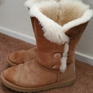 Ugg Bailey Button Triplet Boot- Chesnut